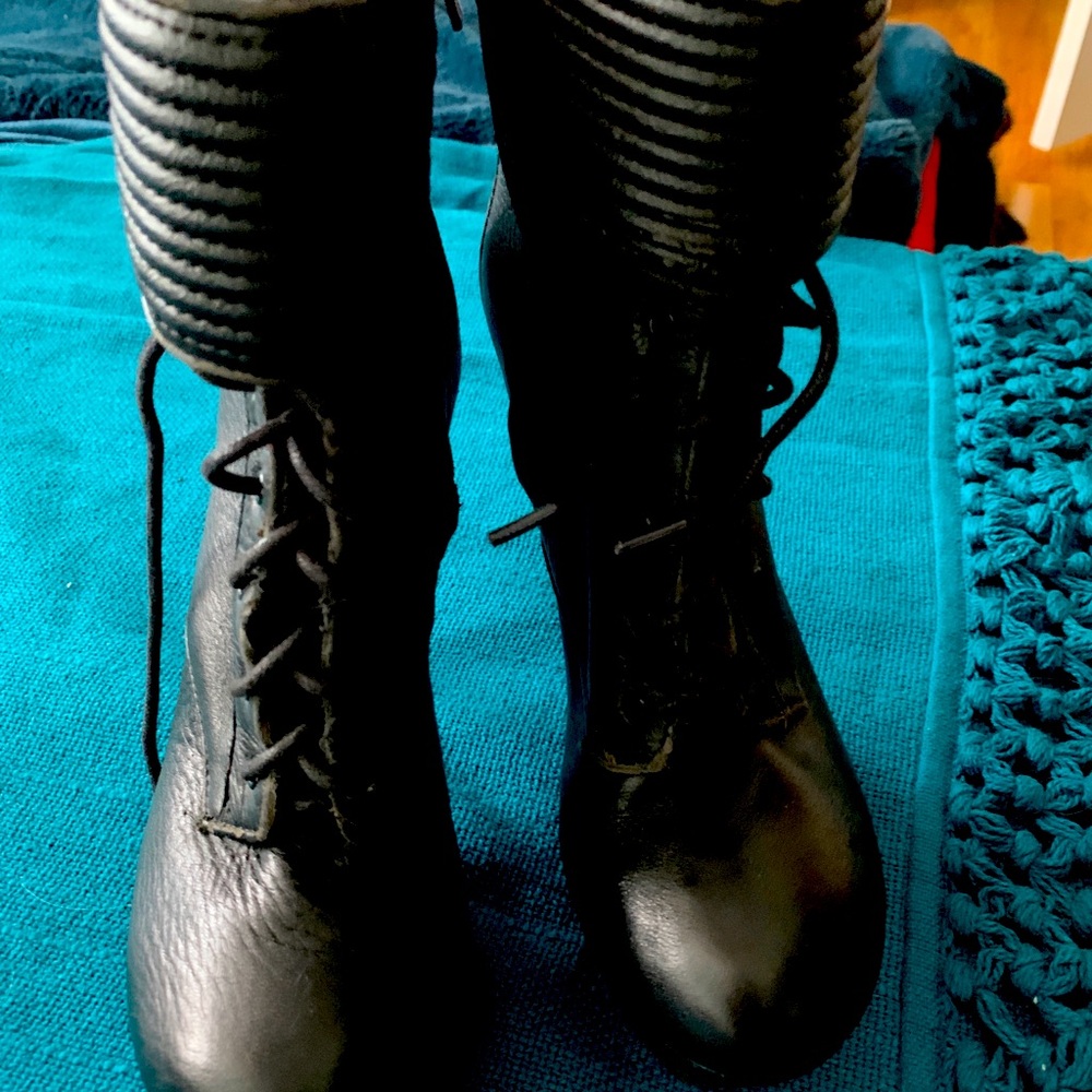 Sam Edelman black boot/heel. Size 7